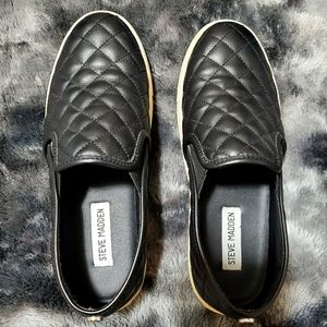 Women's Size 8.5 Black Steven Madden sneakers
